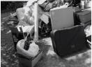 Asigurăm servicii de debarasare mobilă veche în Cluj și ridicare canapele-saltele vechi din apartamente. Ridicare deseuri constructii si vechituri din case zona metropolitana.