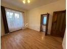 Apartament 3 camere la casa, gradina, zona centrala