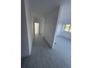 Apartament nou cu 3 camere decomandate, confort sporit, etaj 1, finisat modern, cu garaj sub bloc
