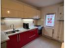Apartament nou cu 3 camere decomandate, confort I, etaj 2, finisat, mobilat si utilat, cu parcare, 2 bai si 2 balcoane