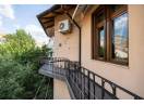 Apartament ultracentral cu 3 camere, 2 băi și curte privată