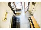 Apartament cu 1 camere, dispus pe 2 niveluri, finisat, mobilat si utilat !