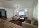 Apartament in vila cu parcare si garaj