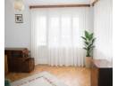 Apartament spațios cu 3 camere în casă de cărămidă, curte verde și parcare