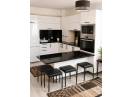 Apartament nou cu 4 camere, etaj 1, finisat modern, cu garaj sub bloc in A.Muresanu