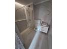 Apartament nou cu 2 camere confort I, etaj 1, finisat modern, cu parcare sub bloc, zona Intre Lacuri
