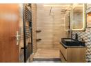 Apartament cu 3 camere decomandate, 65mp, finisat modern, mobilat si utilat, cu 2 bai si garaj