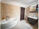 Apartament nou cu 4 camere tip penthouse, finisat modern, mobilat si utilat, cu 2 bai, parcare si terasa de 105mp