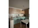 Apartament nou cu 3 camere decomandate, 64mp, etaj 1, finisat modern, mobilat si utilat, cu garaj