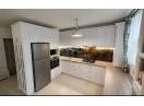 Apartament nou cu 3 camere decomandate, 85mp, etaj 1, finisat modern, mobilat si utilat, cu parcare si 2 bai