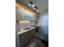 Apartament cu 2 camere finisat modern, mobilat si utilat, cu geam la baie, zona Flora
