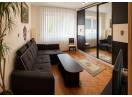 Apartament cu 3 camere, 88 mp plus balcon, la etajul 1 al unei vile din cărămidă din centrul orasului
