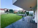 Casa la cheie cu piscina in Andrei Muresanu